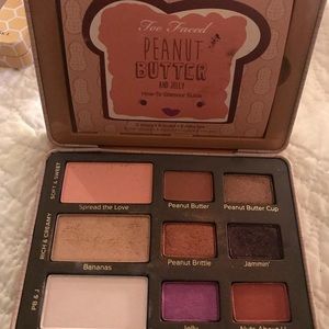 Peanut butter and jelly pallet